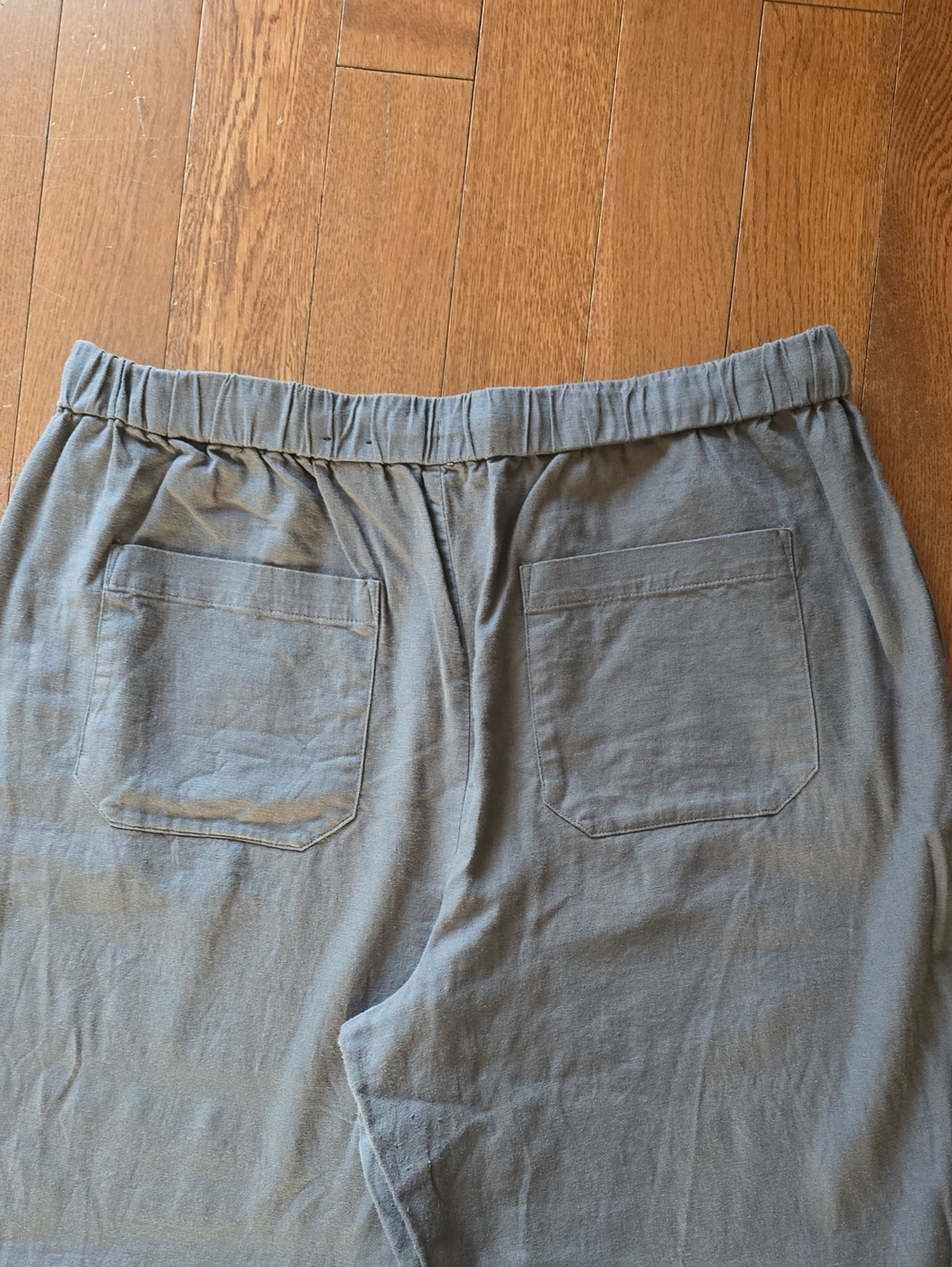 Relaxed Drawstring Capris - Picture 6 of 6